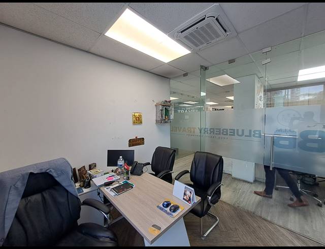 146M² OFFICE TO LET IN SANDHURST
